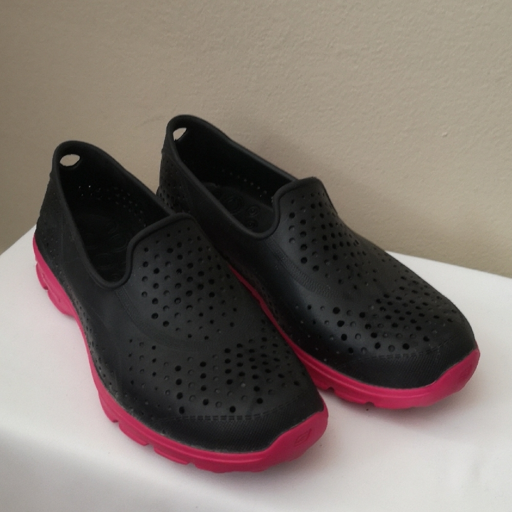 Skechers Black and Pink H2GO Slip-on Mules with Ventilated Design Size W'S 8 D